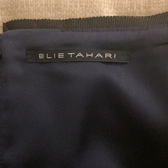 Elie Tahari Navy Tweed Wool Skirt with  Asymmetrical Hem. Size 4. - Picture 7 of 9